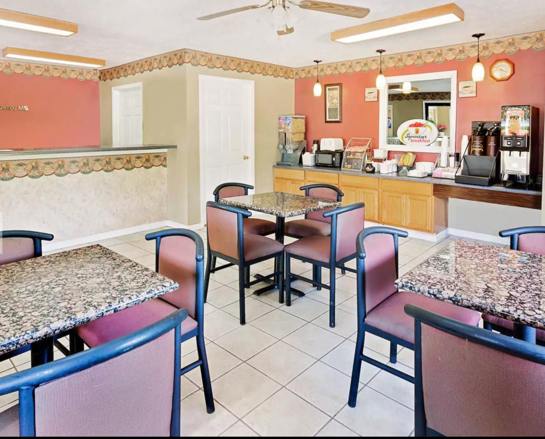 Super 8 By Wyndham Kosciusko Motel Exterior photo